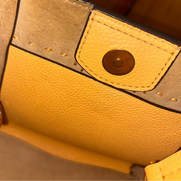 Tory Burch - Small McGraw Bucket Bag - Picture 3 of 11